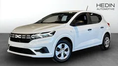 Vit (white) Ny 2025 Dacia Sandero Essentiel Halvkombi | 194 400 kr (Marknadspris)