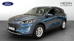 Blå (blue) Begagnad 2023 Ford Kuga Titanium SUV | 269 900 kr (Marknadspris)