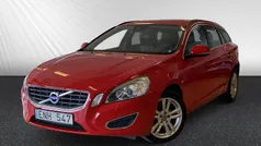 Röd Begagnad 2013 Volvo V60 Momentum Kombi | 124 900 kr (Marknadspris)