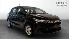 Svart (black) Ny 2025 Dacia Sandero Essentiel Halvkombi | 200 700 kr (Marknadspris)