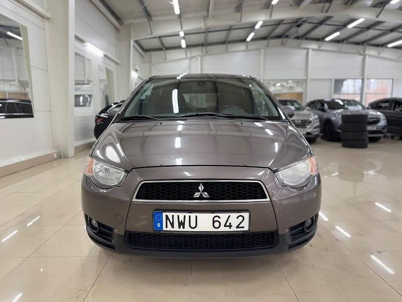 Begagnad Mitsubishi Colt 95 HK (69 kW) 2011 Grå Halvkombi