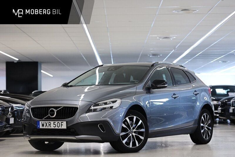 Grå Begagnad 2019 Volvo V40 CC Momentum Kombi | 219 900 kr (Marknadspris) - Bild 1/3