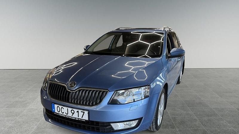 Blå Begagnad 2013 Skoda Octavia Elegance Kombi | 135 500 kr (Lite dyr) - Bild 1/4