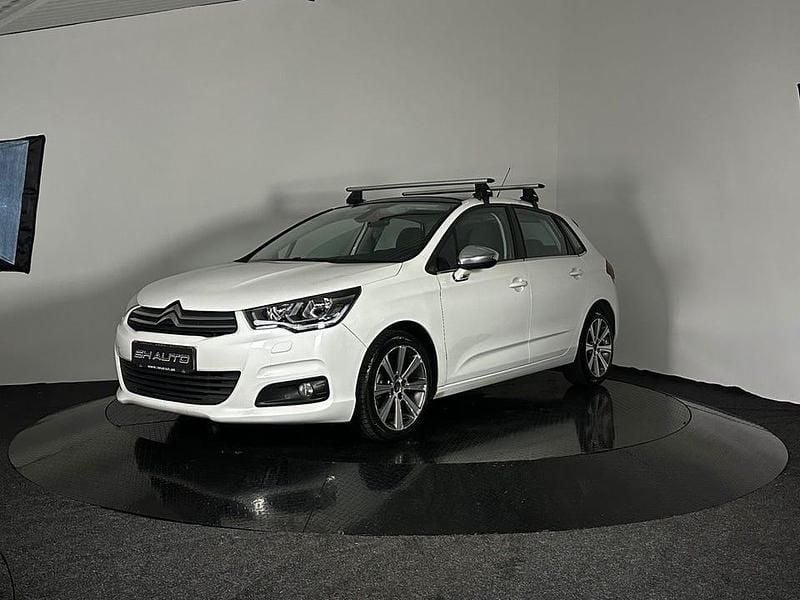 Vit Begagnad 2015 Citroën C4 PureTech Halvkombi | 74 900 kr (Lite dyr) - Bild 1/4