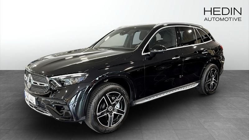 Svart (grey) Begagnad 2025 Mercedes GLC300e AMG SUV | 674 900 kr (Superpris) - Bild 1/4