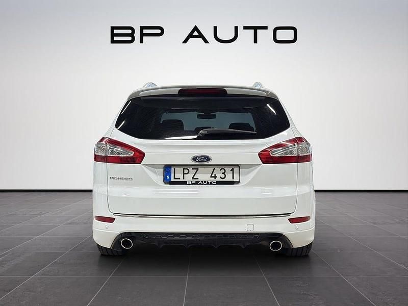 Begagnad Ford Mondeo Titanium 200 HK (147 kW) 2011 Vit Kombi