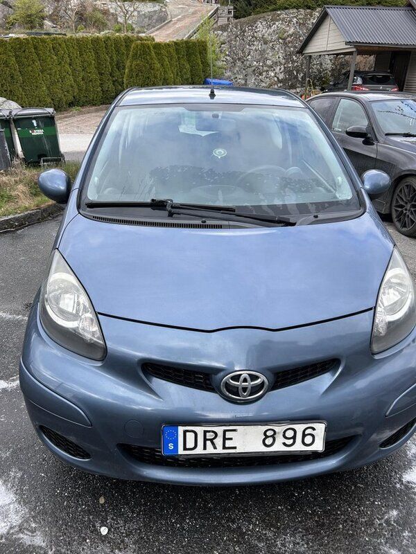 Blå Begagnad 2010 Toyota Aygo Halvkombi | 20 000 kr (Bra pris) - Bild 1/4