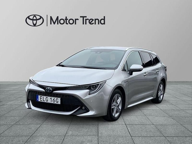 Begagnad Toyota Corolla Style 124 HK (91 kW) 2020 Silver Kombi