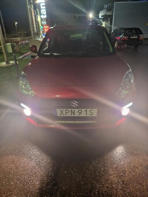 Begagnad 2020 Suzuki Swift Halvkombi | 99 000 kr (Marknadspris) - Bild 1/4