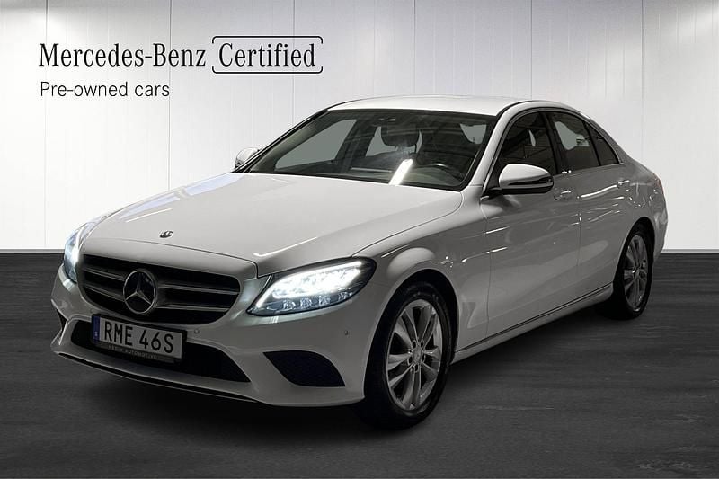 Vit (white) Begagnad 2020 Mercedes C200 Sedan | 254 900 kr (Marknadspris) - Bild 1/4
