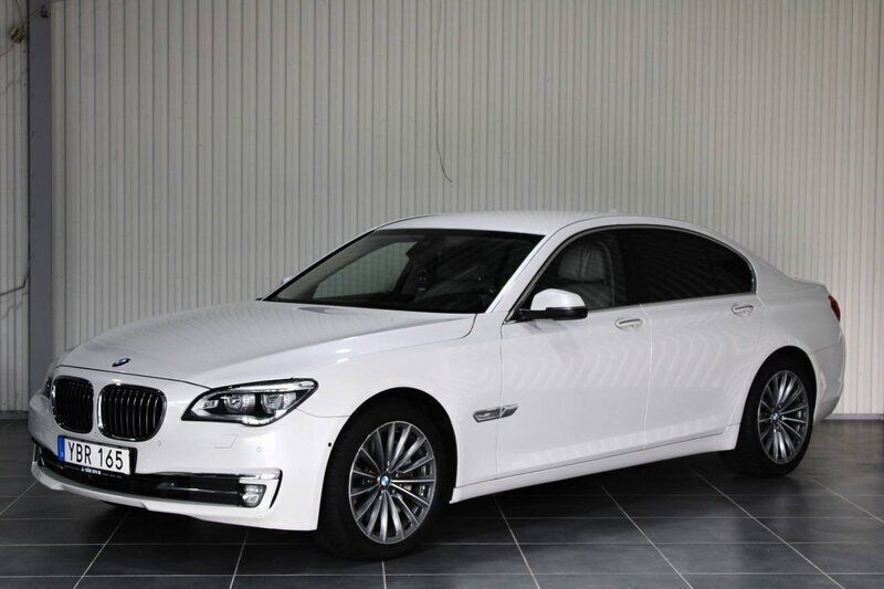 Vit Begagnad 2014 BMW 750L Sedan | 299 000 kr - Bild 1/4