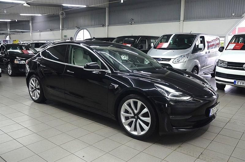 Svart Begagnad 2019 Tesla Model 3 Long Range AWD Sedan | 249 900 kr (Marknadspris) - Bild 1/4