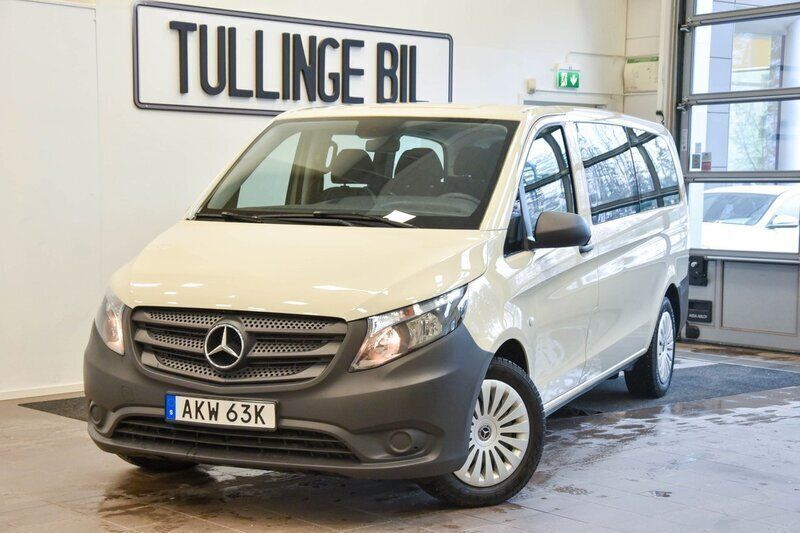Grå Begagnad 2022 Mercedes Vito Minibuss | 439 900 kr - Bild 1/4