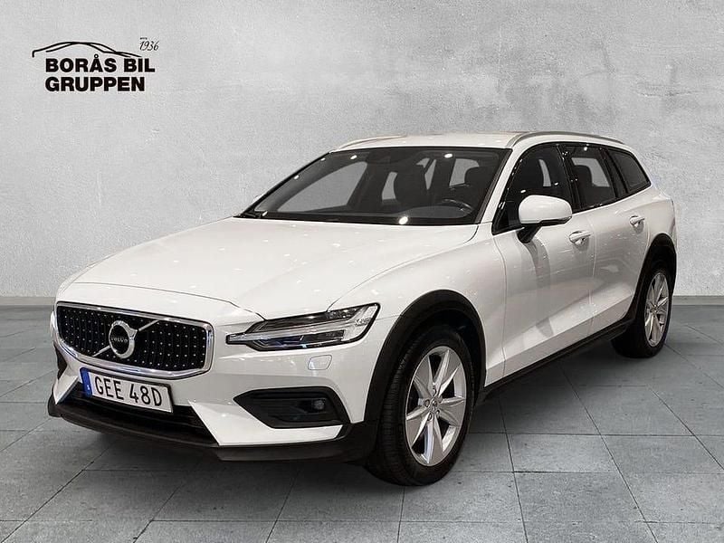 Vit Begagnad 2020 Volvo V60 CC Kombi | 239 000 kr (Bra pris) - Bild 1/4