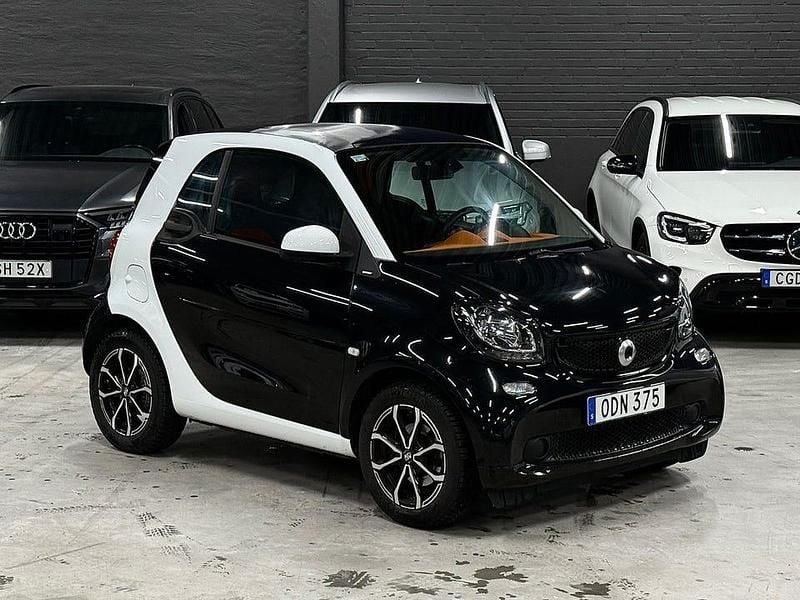 Svart (svart metallic) Begagnad 2015 Smart ForTwo Coupé Sportkupé | 89 900 kr (Dyr) - Bild 1/4