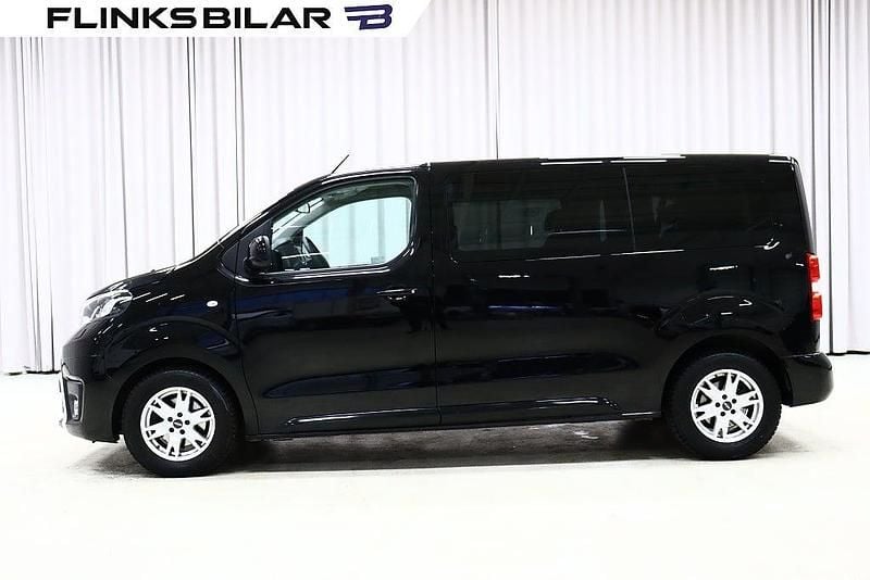 Svart Begagnad 2018 Toyota Proace Verso Kombi | 289 700 kr (Marknadspris) - Bild 1/4