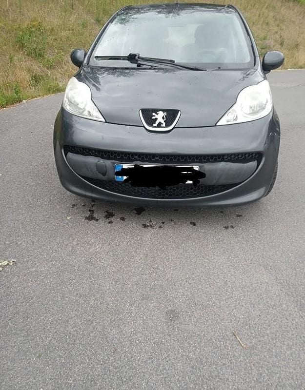 Grå Begagnad 2008 Peugeot 107 Halvkombi | 27 000 kr (Marknadspris) - Bild 1/4