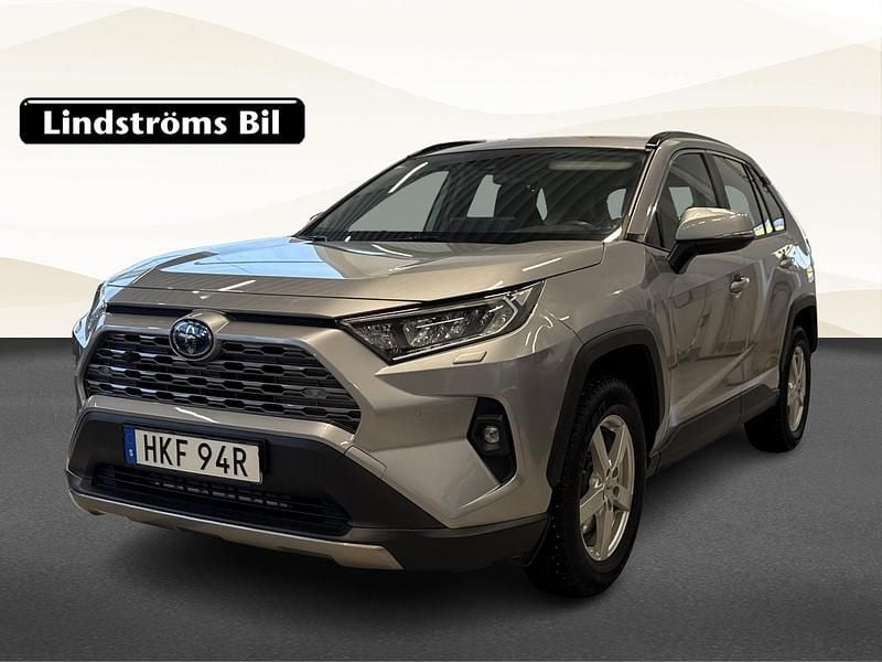 Silver Begagnad 2023 Toyota RAV4 Hybrid Active SUV | 350 000 kr (Marknadspris) - Bild 1/3
