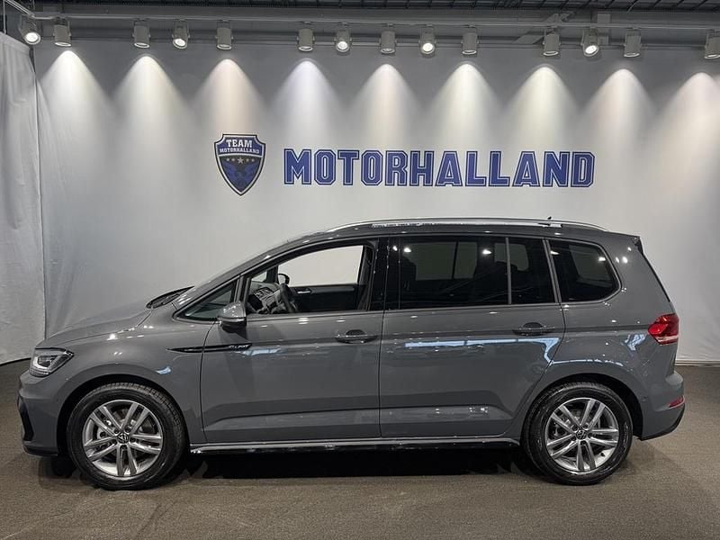 Grå Ny 2026 VW Touran Life Minibuss | 484 900 kr - Bild 1/4