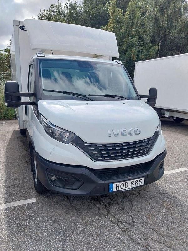 Vit Begagnad 2022 Iveco Daily Van | 361 250 kr (Bra pris) - Bild 1/4