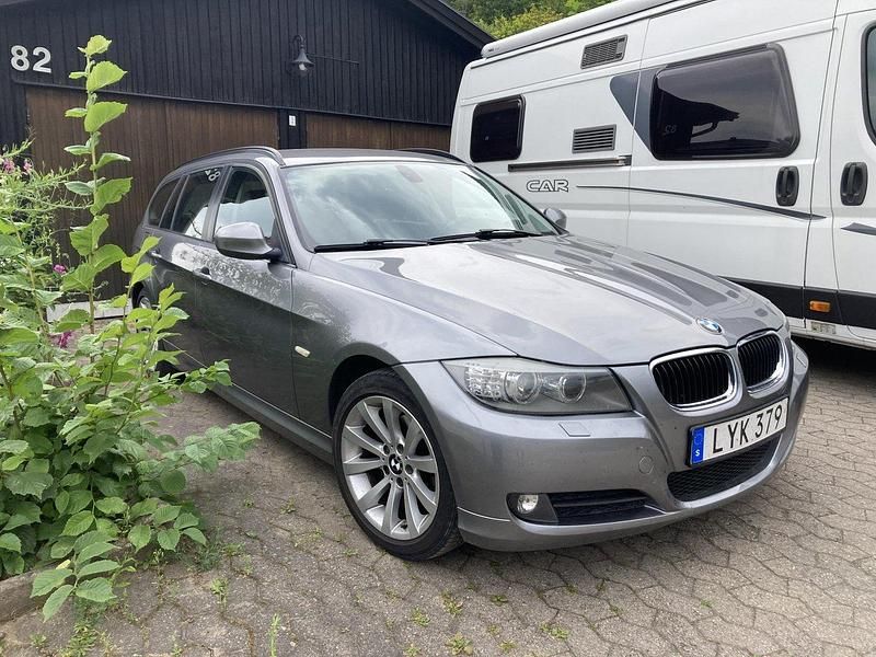 Grå Begagnad 2012 BMW 316 Kombi | 75 000 kr - Bild 1/4