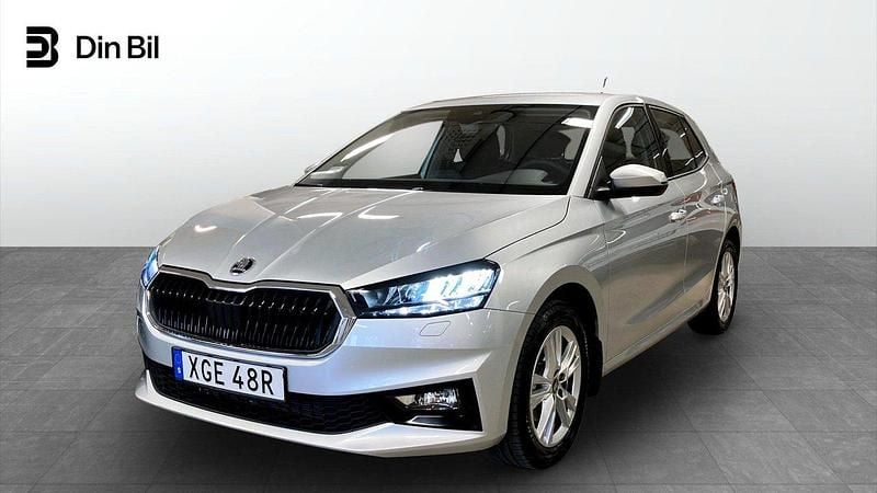 Silver Ny 2024 Skoda Fabia Selection Halvkombi | 229 900 kr (Marknadspris) - Bild 1/4