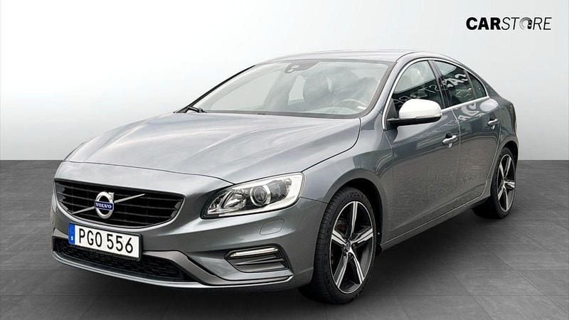 Grå Begagnad 2017 Volvo S60 R-Design Sedan | 159 900 kr (Marknadspris) - Bild 1/4