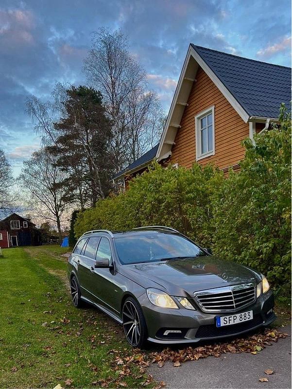 Grå Begagnad 2010 Mercedes E350 Kombi | 90 000 kr (Marknadspris) - Bild 1/4