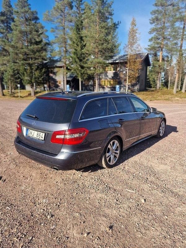 Grå Begagnad 2010 Mercedes E350 Kombi | 99 000 kr (Marknadspris) - Bild 1/4