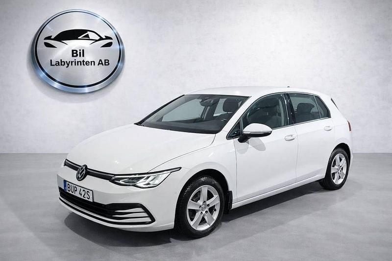 Vit Begagnad 2022 VW Golf VIII Halvkombi | 189 900 kr (Bra pris) - Bild 1/4