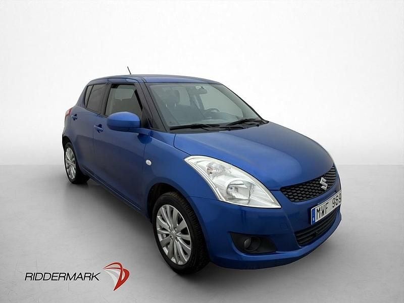 Begagnad Suzuki Swift 94 HK (69 kW) 2012 Blå Halvkombi