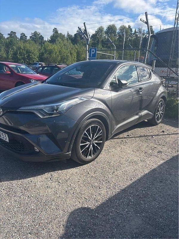Grå Begagnad 2017 Toyota C-HR SUV | 185 000 kr (Lite dyr) - Bild 1/1