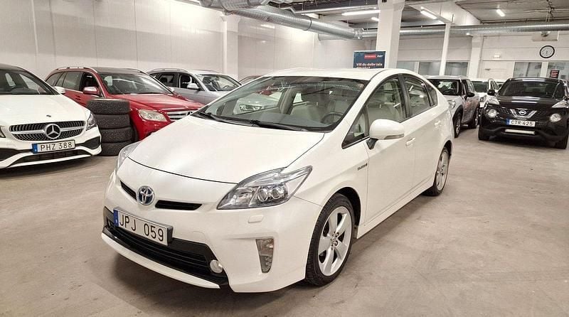 Vit Begagnad 2012 Toyota Prius Halvkombi | 150 000 kr - Bild 1/4