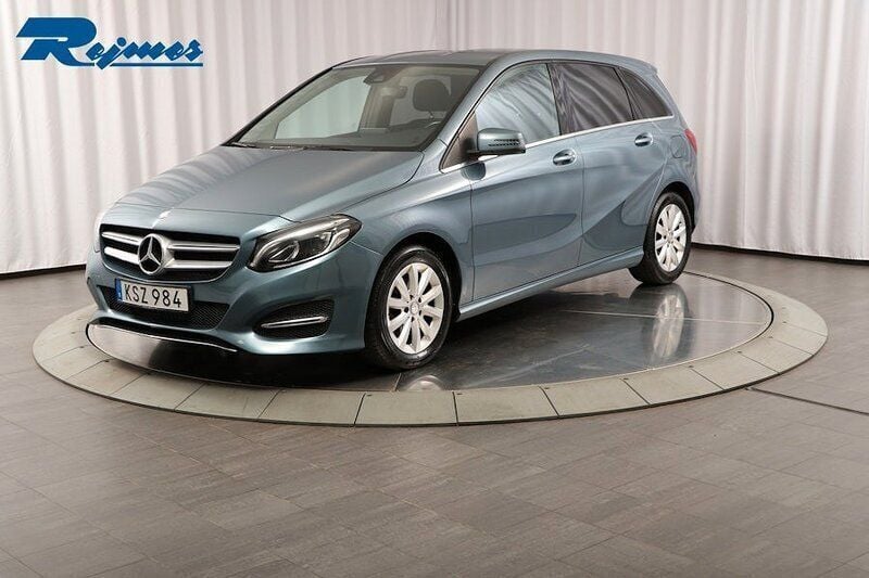 Ljusblå (blå) Begagnad 2015 Mercedes B180 Style Minibuss | 135 100 kr (Bra pris) - Bild 1/4