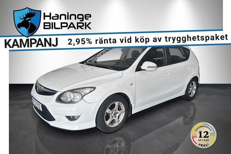 Vit Begagnad 2011 Hyundai i30 Halvkombi | 69 900 kr (Lite dyr) - Bild 1/2