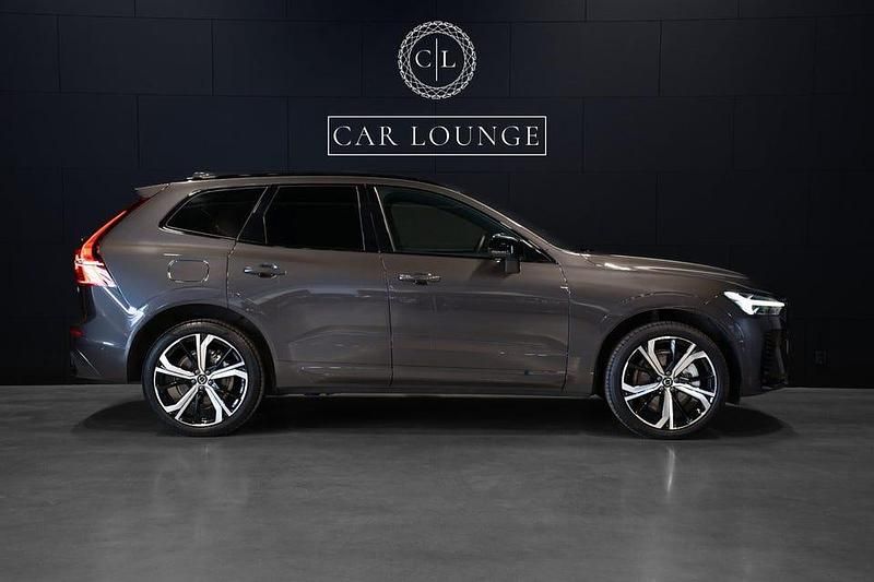Begagnad Volvo XC60 Plus 350 HK (257 kW) 2024 Platinumgrå metallic SUV