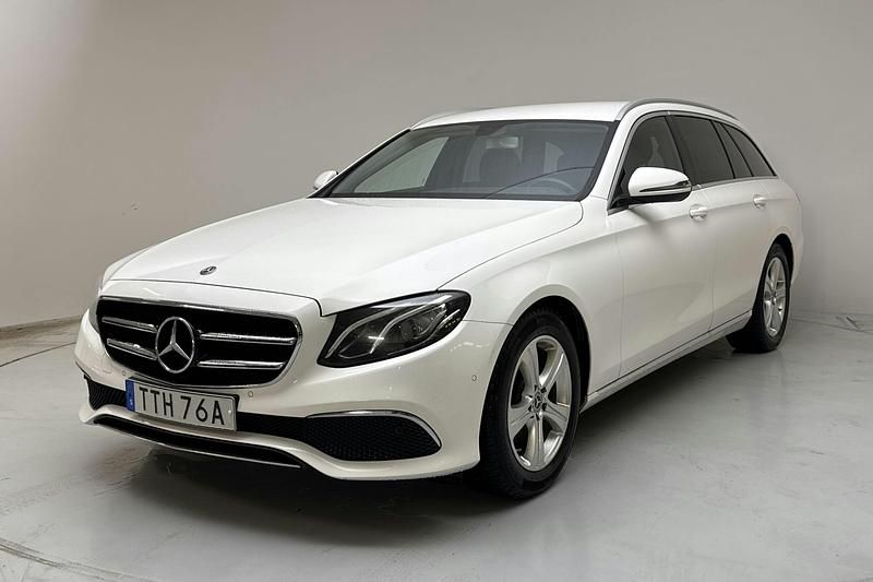 Vit Begagnad 2019 Mercedes E200 Avantgarde Kombi | 209 800 kr (Marknadspris) - Bild 1/4