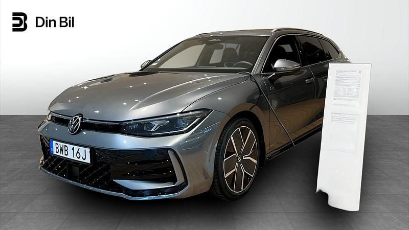 Grå Ny 2026 VW Passat | 578 600 kr (Lite dyr) - Bild 1/4