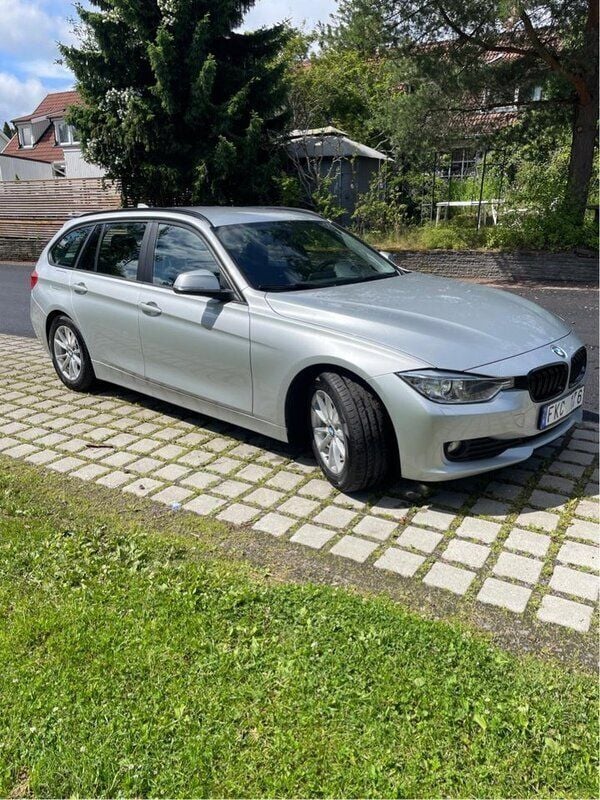 Silver Begagnad 2013 BMW 318 Kombi | 93 000 kr (Marknadspris) - Bild 1/4