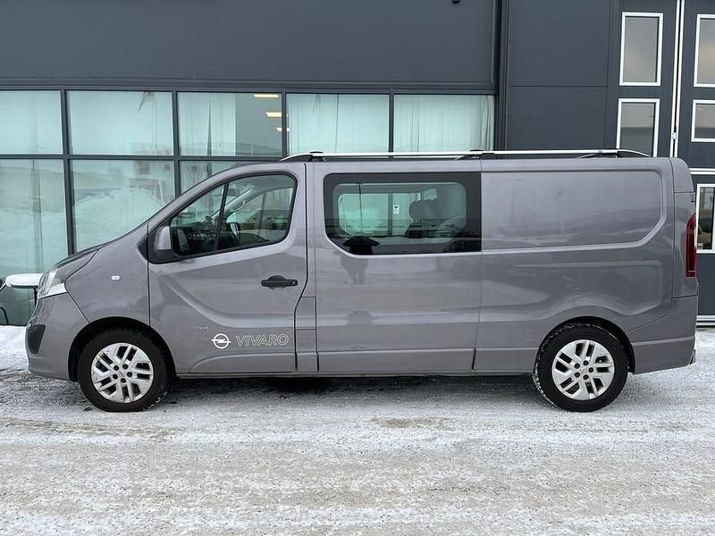 Grå Begagnad 2016 Opel Vivaro Minibuss | 179 900 kr - Bild 1/4
