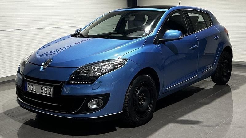 Mörkblå Begagnad 2013 Renault Mégane III Halvkombi | 74 900 kr (Marknadspris) - Bild 1/4
