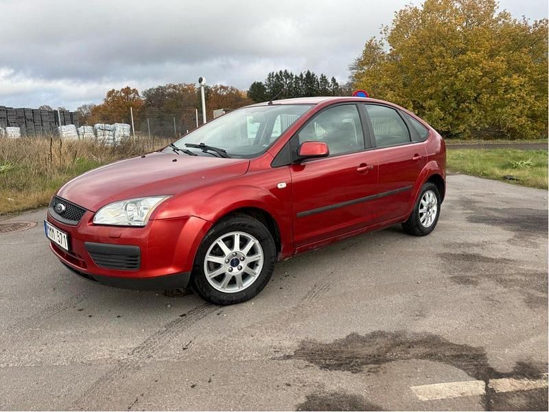 Orange Begagnad 2007 Ford Focus Halvkombi | 16 500 kr (Bra pris) - Bild 1/4