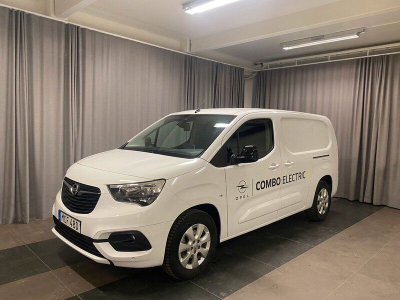 Vit Begagnad 2023 Opel Combo-e Life Van | 337 375 kr (Bra pris) - Bild 1/4