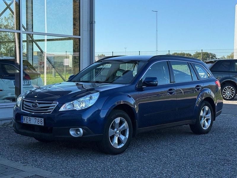 Mörkblå (blå) Begagnad 2010 Subaru Outback SUV | 69 800 kr (Dyr) - Bild 1/4