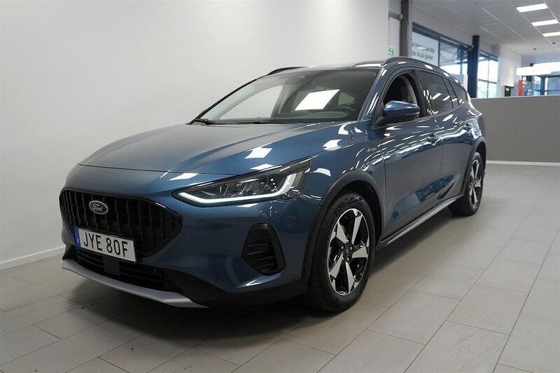 Blå/lila Begagnad 2023 Ford Focus Active Kombi | 279 900 kr - Bild 1/4