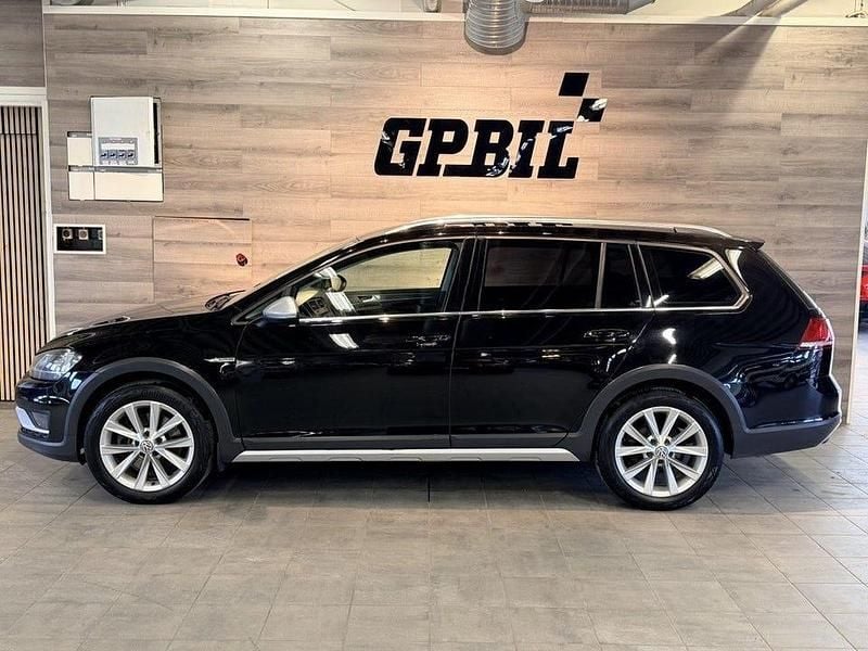 Begagnad VW Golf Alltrack 180 HK (132 kW) 2016 Svart Kombi