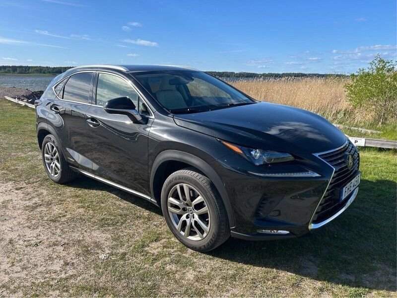 Svart Begagnad 2019 Lexus NX300h Executive Line SUV | 274 000 kr (Bra pris) - Bild 1/4