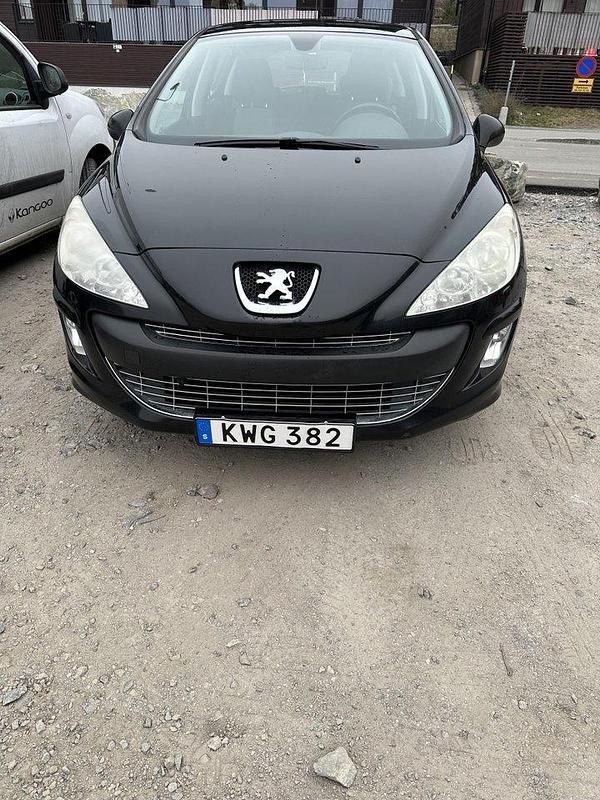 Svart Begagnad 2010 Peugeot 308 Halvkombi | 22 000 kr (Lite dyr) - Bild 1/4