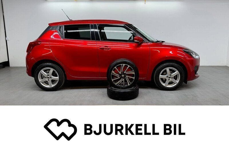 Röd Begagnad 2021 Suzuki Swift Halvkombi | 169 900 kr (Marknadspris) - Bild 1/4