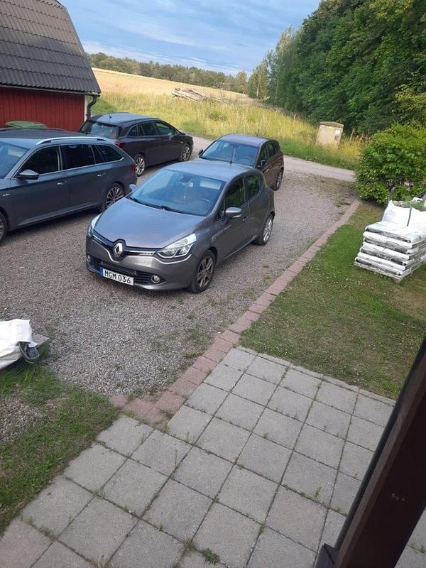 Grå Begagnad 2016 Renault Clio IV Halvkombi | 64 000 kr (Bra pris) - Bild 1/4